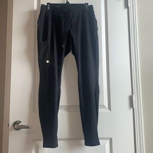 Women’s scrub joggers size M